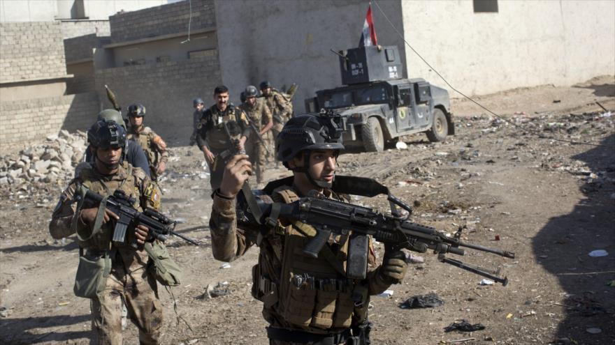 Fuerzas especiales iraquíes patrullan en una región aledaña a la ciudad norteña de Mosul, 4 de noviembre de 2016.