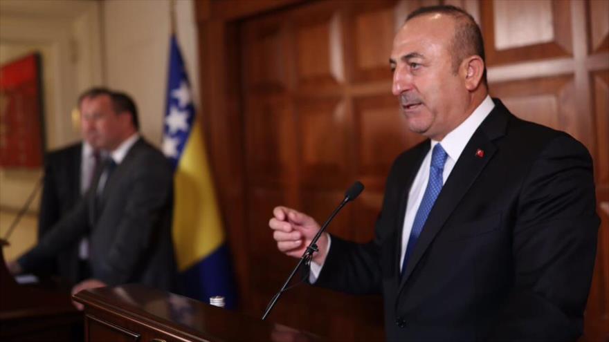 El ministro de Exteriores turco, Mevlut Cavusoglu, en una rueda de prensa en Ankara, 8 de noviembre de 2016.