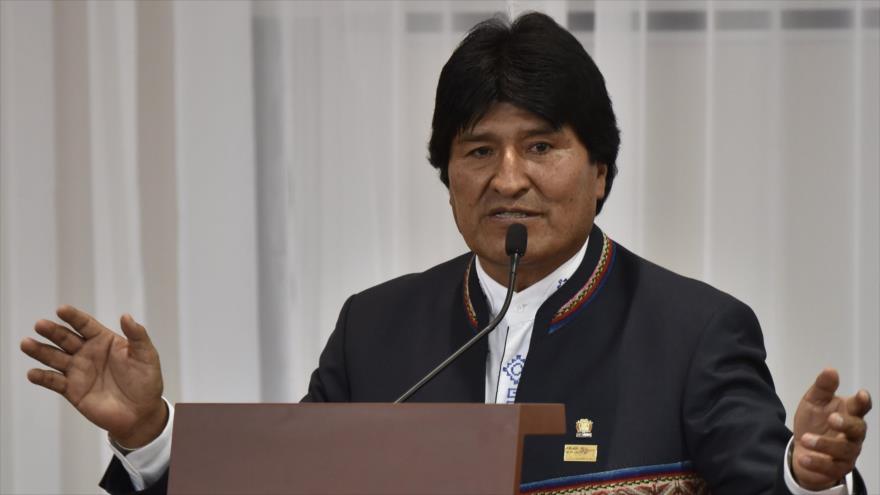 El presidente de Bolivia, Evo Morales, durante su discurso tras la firma de una declaración conjunta en el marco de la II Reunión Bilateral de Presidentes y Ministros de Bolivia y Perú en Sucre, Bolivia, 4 de noviembre de 2016. 