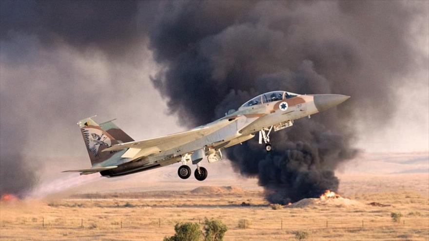 Un avión de combate israelí F-15 despega durante una maniobra aérea desde la base Hatzerim, en los territorios ocupados palestinos, 30 de junio de 2016.