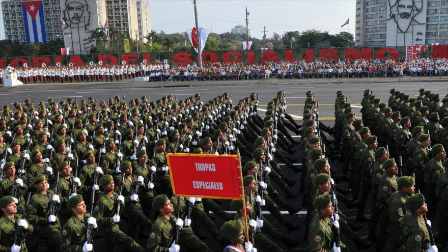Fuerzas Armadas Revolucionarias de Cuba (FAR) durante un desfile militar en La Habana.