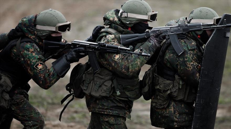 Fuerzas Especiales de Rusia durante una redada.
