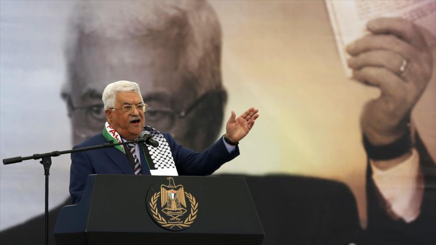 El presidente palestino, Mahmud Abás, ofrece discurso en un acto por el decimosegundo aniversario de la muerte de Yaser Arafat en Ramalá, 10 de noviembre de 2016.