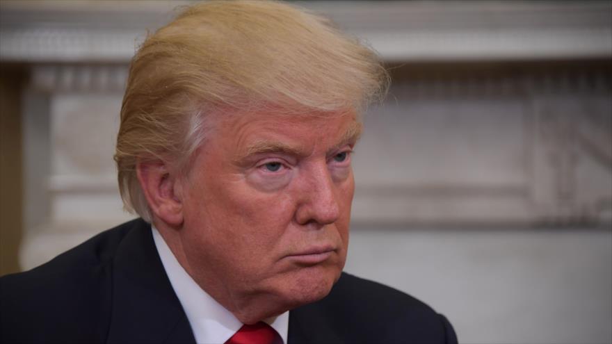 El presidente electo de EE.UU., Donald Trump, durante su reunión con el presidente Barack Obama en el Despacho Oval en la Casa Blanca, 10 de noviembre de 2016.