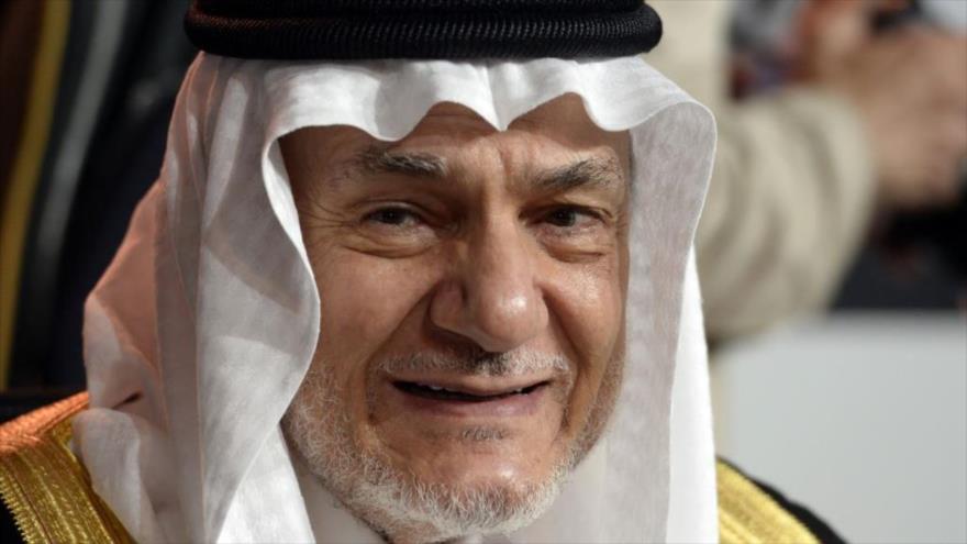 El fallecido príncipe saudí, Turki bin Abdulaziz Al Saud, participa en una reunión del Consejo Nacional de la Resistencia de Irán, 9 de julio de 2016.