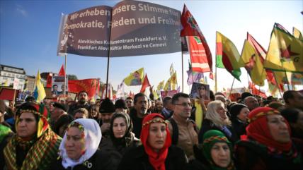 Masiva protesta en Alemania contra ‘dictadura’ de Erdogan 