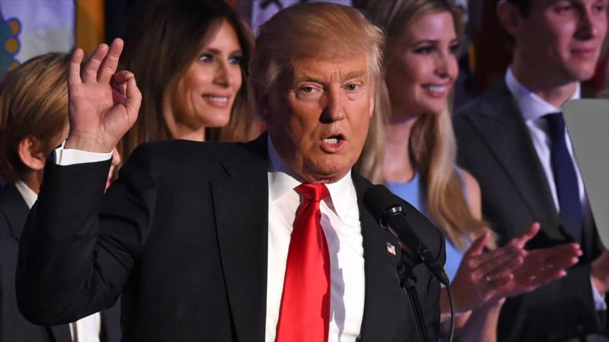 Donald Trump, presidente electo de EE.UU., se dirige a sus partidarios durante durante la noche de las elecciones en New York Hilton Midtown, 9 de noviembre de 2016.