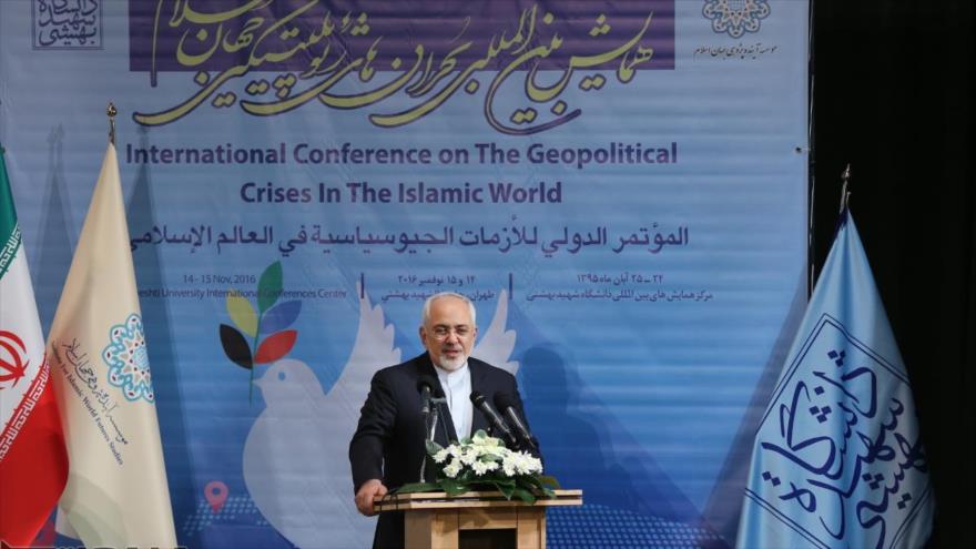 El canciller iraní, Mohamad Yavad Zarif, ofrece discurso durante la Conferancia Internacional sobre las Crisis Geopolíticas del Mundo Islámico en Teherán, capital iraní, 14 de noviembre de 2016.