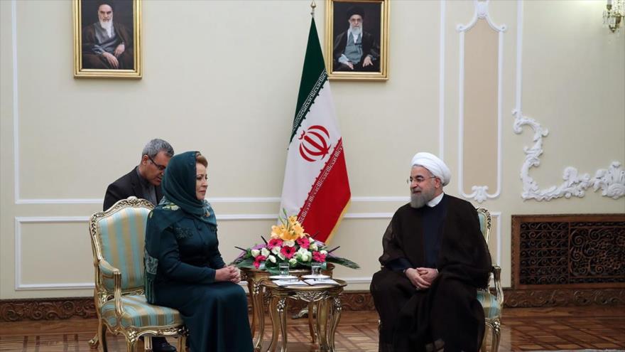 El presidente de Irán, Hasan Rohani, se reúne con la presidenta del Consejo de Federación de Rusia (Senado), Valentina Matvienko, en Teherán, capital iraní, 14 de noviembre de 2016.