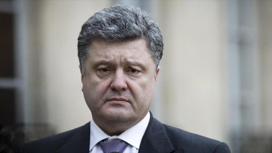 El presidente de Ucrania, Petro Poroshenko, de visita oficial en Francia en 2014 (entonces ministro de Exteriores), en el Palacio de Eliseo, en París.