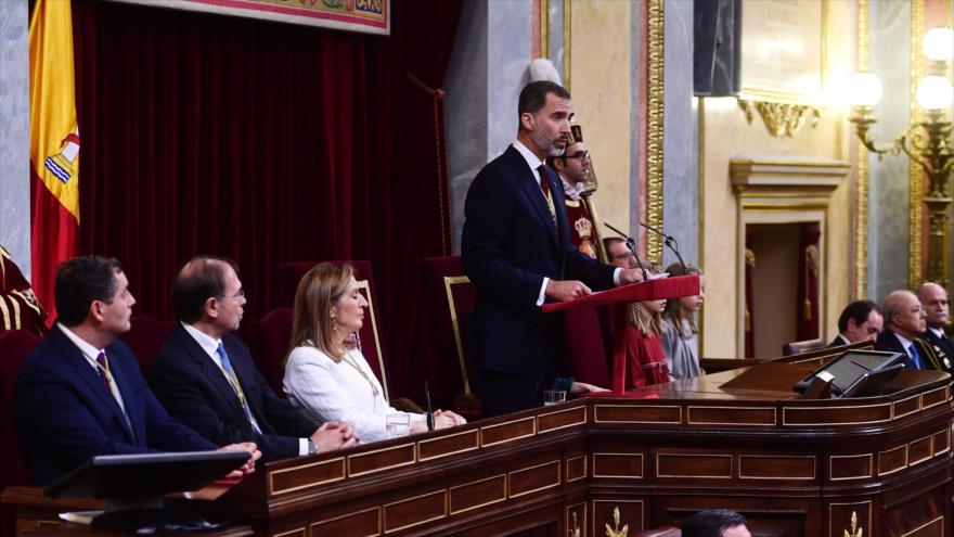 Vídeo: Podemos e IU ignoran al rey en la apertura de las Cortes