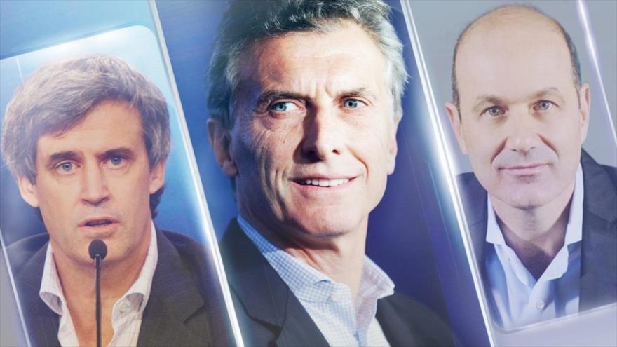 El presidente de Argentina, Mauricio Macri (centro), el ministro de Hacienda y Finanzas, Alfonso Prat Gay (izda.) y el titular del Banco Central, Federico Sturzenegger.