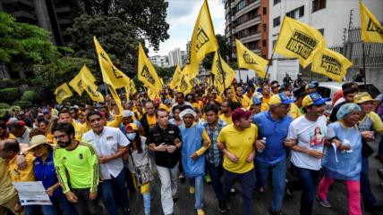 Derecha venezolana propone recoger firmas para presionar diálogo