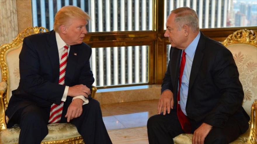 El primer ministro israelí, Benyamin Netanyahu (dcha.) , se reúne con el presidente electo de EE.UU., Donald Trump, en un despacho en la Torre Trump en Nueva York, 25 de septiembre de 2016.
