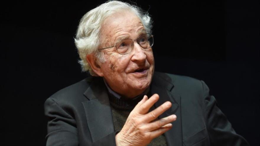 El célebre politólogo estadounidense Noam Chomsky.
