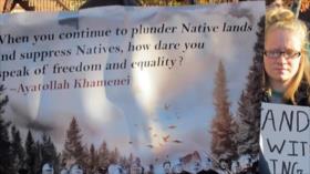 Nativos de EEUU protestan utilizando consignas de Líder iraní