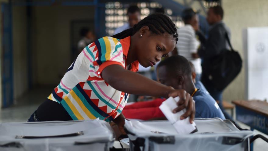 Haitianos eligen a su presidente tras un año de crisis electoral