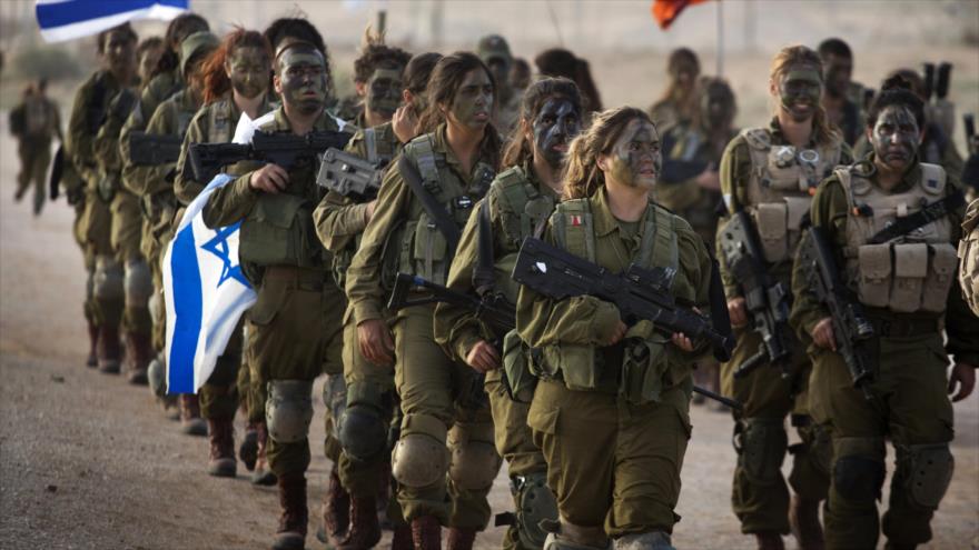 Las fuerzas femeninas del régimen israelí del ‘Batallón Caracal’ desplegadas en el desierto del Néguev, en el sur de la Cisjordania ocupada.