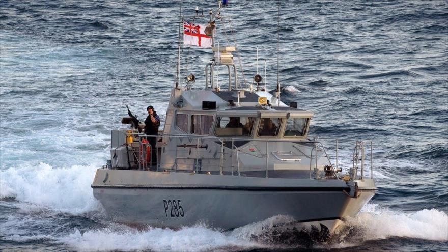Armada británica lanza bengalas contra buque español en Gibraltar