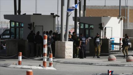 Militares israelíes matan a un joven palestino en Qalandia