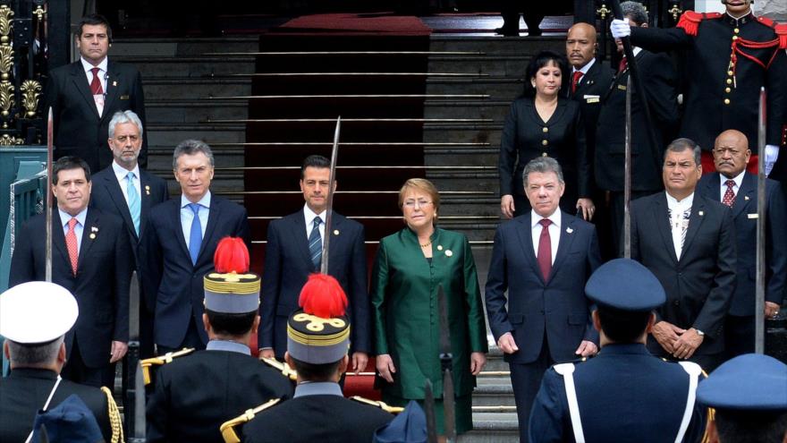 Los presidentes de Ecuador, Rafael Correa; Colombia, Juan Manuel Santos; Chile, Michelle Bachelet; México, Enrique Peña Nieto; Argentina, Mauricio Macri; y Paraguay, Horacio Cartes (de derecha a izquierda).