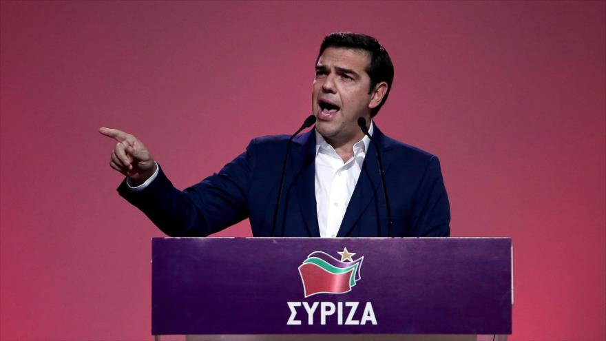 El premier griego, Alexis Tsipras, ofrece un discurso ante militantes del partido gobernante Coalición de la Izquierda Radical (Syriza) en Atenas, 13 de octubre de 2016.