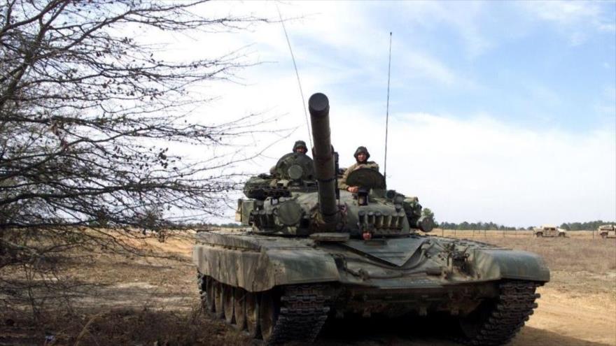 Las fuerzas sirias en un tanque en la región de la Guta Oriental en Damasco (capital).