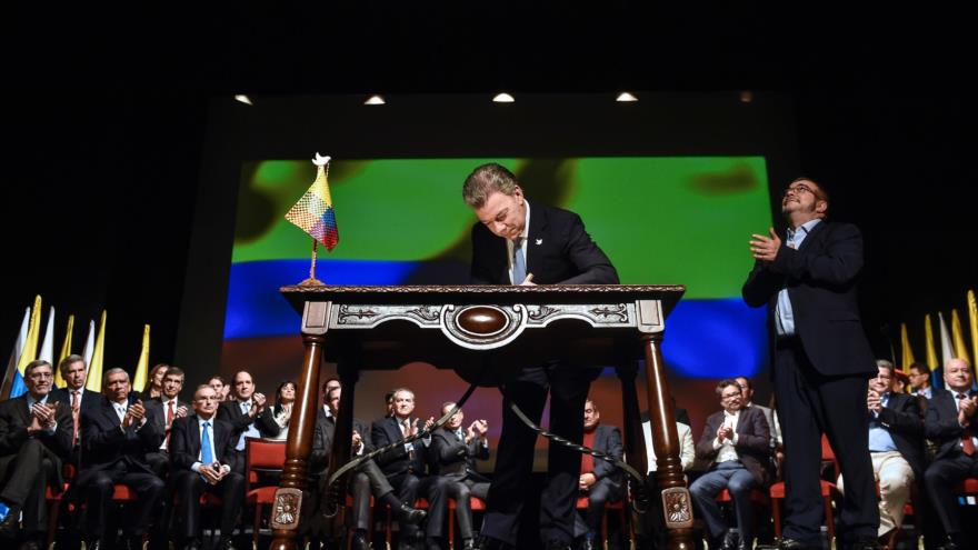 Gobierno colombiano y las FARC firman el segundo acuerdo de paz