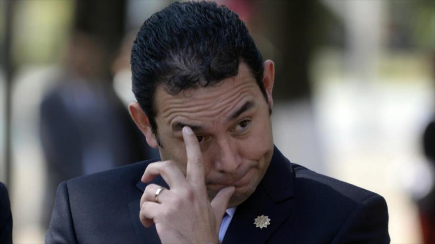 El presidente guatemalteco, Jimmy Morales, atiende una rueda de prensa en el Campo Marte en Ciudad de Guatemala, 15 de enero de 2016.