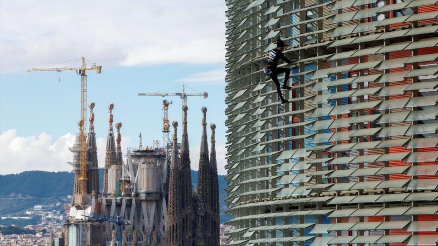 El ‘Spiderman’ francés escala una torre en Barcelona 