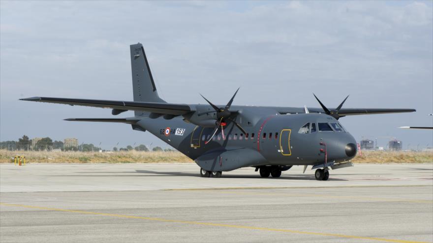 Un CN-235 de Airbus Military en una base aérea en Francia.