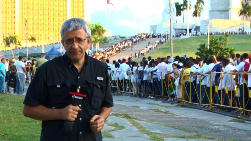 Primer día de multitudinario adiós a Fidel Castro