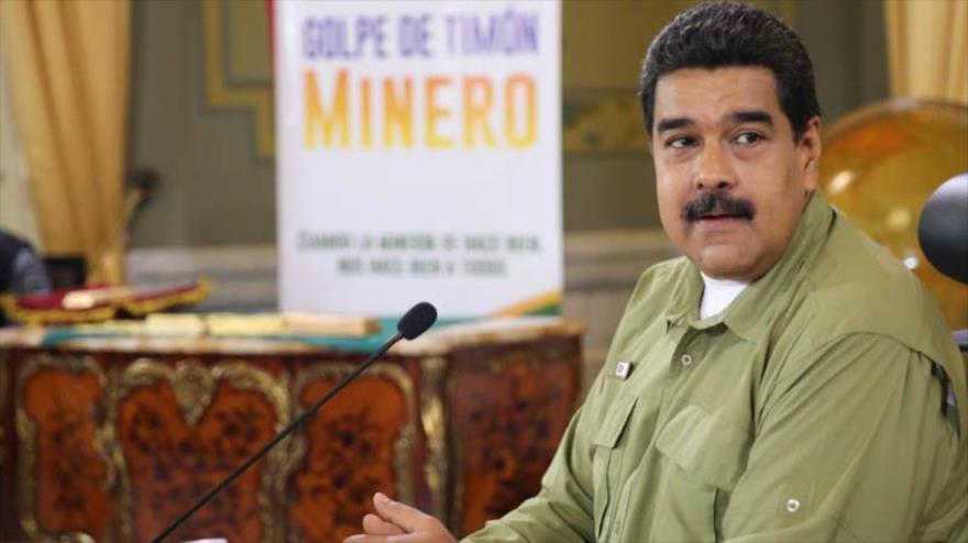 Maduro promete no dejar que oposición abandone los diálogos