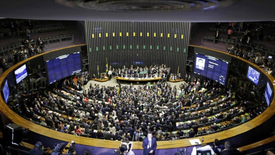 La Cámara de Diputados de Brasil vota en el proceso del impeachment contra la expresidenta Dilma Rousseff, 17 de abril de 2016. 