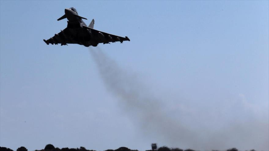 Un avión de combate Eurofighter Typhoon de la británica Real Fuerza Aérea (RAF) despega de la base aérea británica de Akrotiri en Chipre para realizar una misión de la coalición anti-EIIL en Irak, 22 de septiembre de 2016.