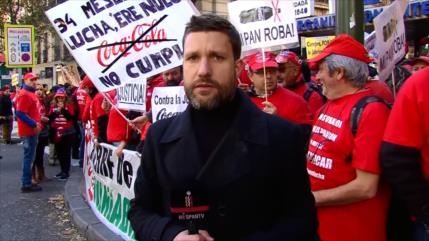 Iglesias apoya protesta de empleados de Coca Cola ante el PP