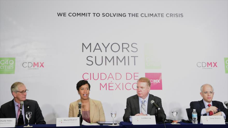Alcaldes de varias ciudades estadounidenses durante el Foro del Grupo de Liderazgo Climático, conocido como el C40, 2 de diciembre de 2016.