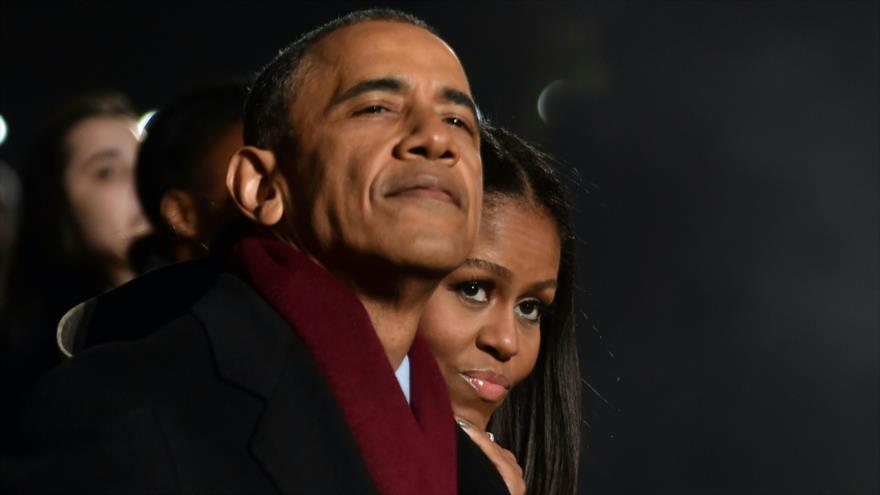 El presidente saliente de EE.UU., Barack Obama, y su esposa, Michelle, durante la ceremonia de Iluminación del Árbol de Navidad Nacional en Washington, 1 de diciembre de 2016.