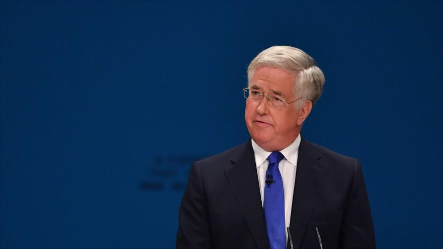 El secretario de Defensa británico, Michael Fallon, pronuncia un discurso en la conferencia anual del Partido Conservador en el Centro Internacional de Convenciones de Birmingham, centro del Reino Unido, 4 de octubre de 2016. 