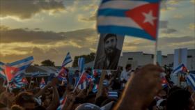 Cubanos dan último adiós a Fidel y juran defender su Revolución