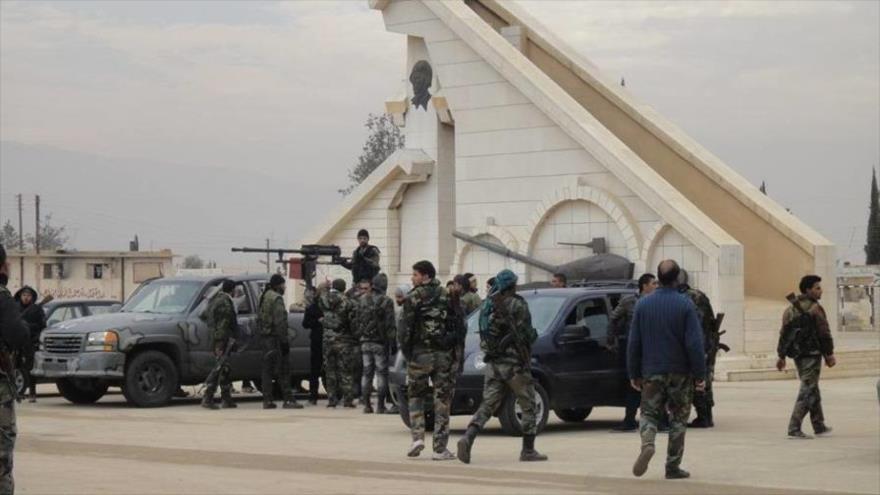 Soldados sirios que han sido redistribuidos de Jan al-Sihh a Hama (oeste de Siria), 3 de diciembre de 2016.