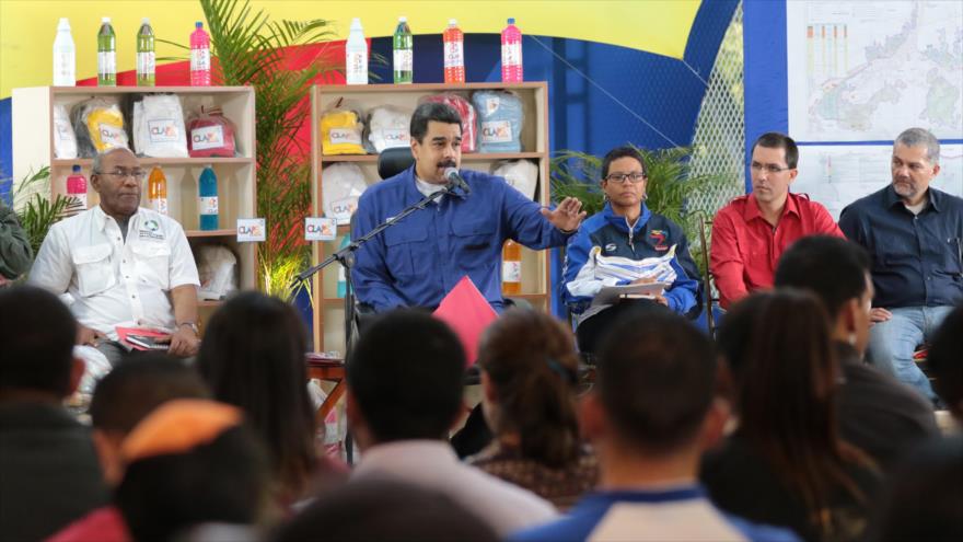 El presidente de Venezuela, Nicolás Maduro, habla durante una reunión en Caracas, 2 de diciembre de 2016.