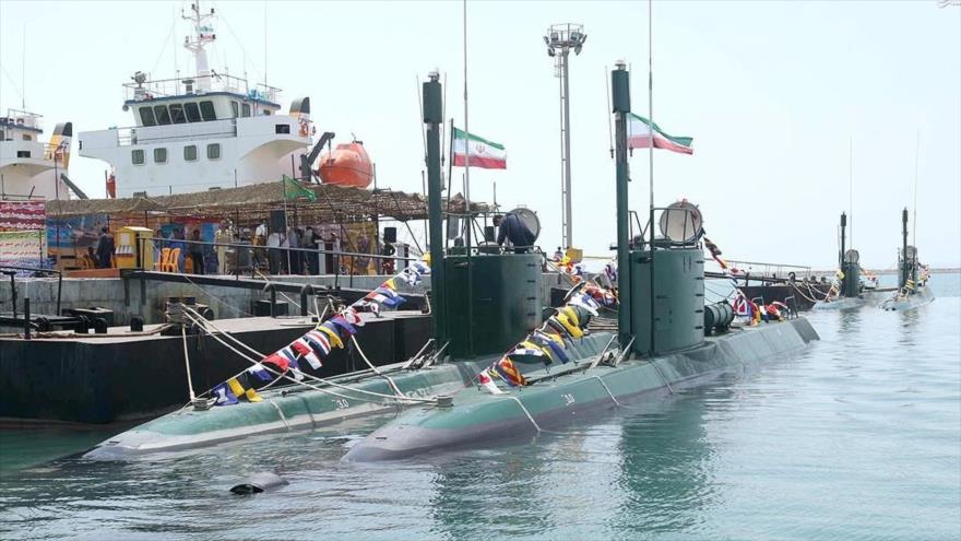 Submarinos iraníes Qadir en el Golfo Pérsico.