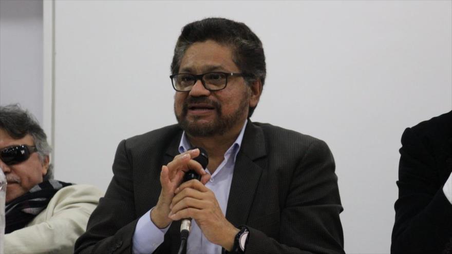 El jefe negociador de las Fuerzas Armadas Revolucionarias de Colombia (FARC), Iván Márquez, habla durante las negociaciones con los representantes del Gobierno colombiano, 4 de diciembre de 2016.
