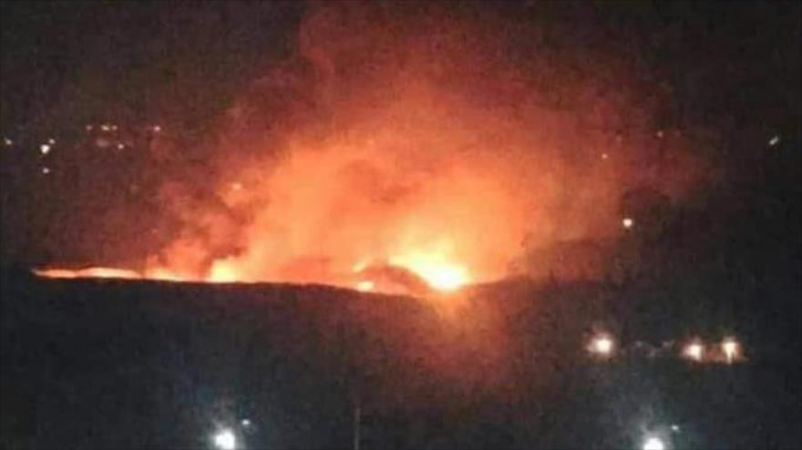 Imagen que capta la explosión en el aeropuerto militar de Mezzeh, en Damasco, la capital de Siria, 7 de diciembre de 2016.