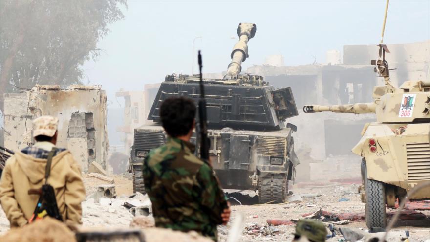 Las fuerzas leales al Gobierno del Acuerdo Nacional (GNA, por sus siglas en inglés) durante las operaciones para expulsar a Daesh de Sirte, en el norte de Libia, 21 de noviembre de 2016.