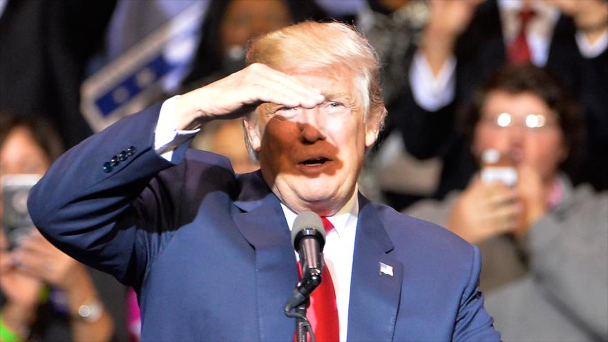 El presidente de EE.UU., el republicano Donald Trump, celebró su victoria en las elecciones presidenciales, en Fayetteville, en el norte de California (EE.UU.), 6 de noviembre de 2016.