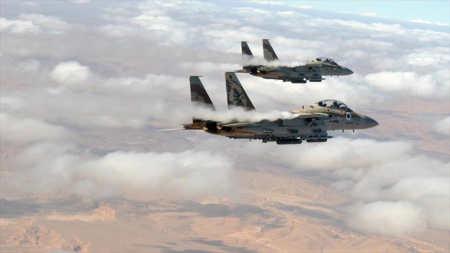 Aviones de guerra F-16 de la fuerza aérea del régimen de Israel en una maniobra militar.