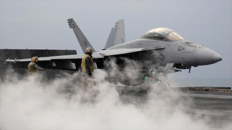 Un avión militar estadounidense F/A-18 Hornet.