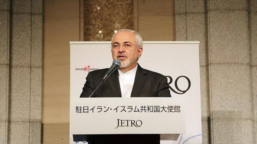 El ministro de Asuntos Exteriores de Irán, Mohamad Yavad Zarif, asiste al Foro Comercial Irán-Japón en Tokio, capital japonesa, 7 de diciembre de 2016.